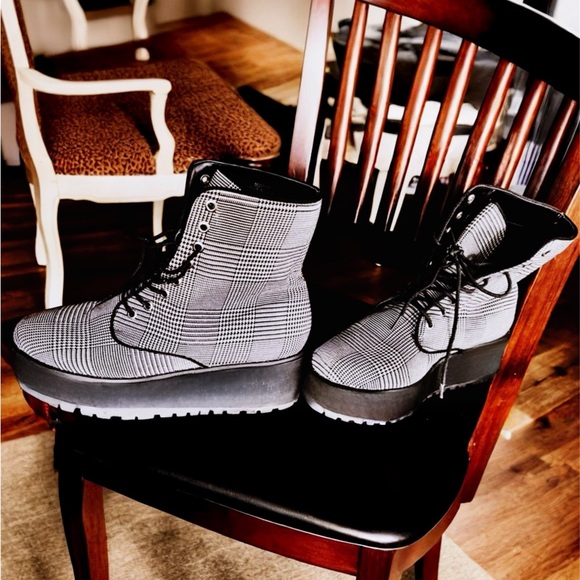 Vintage Plaid Platform Lace-Up Boots | Size 8 | Y2K Patchwork Style - Picture 6 of 14